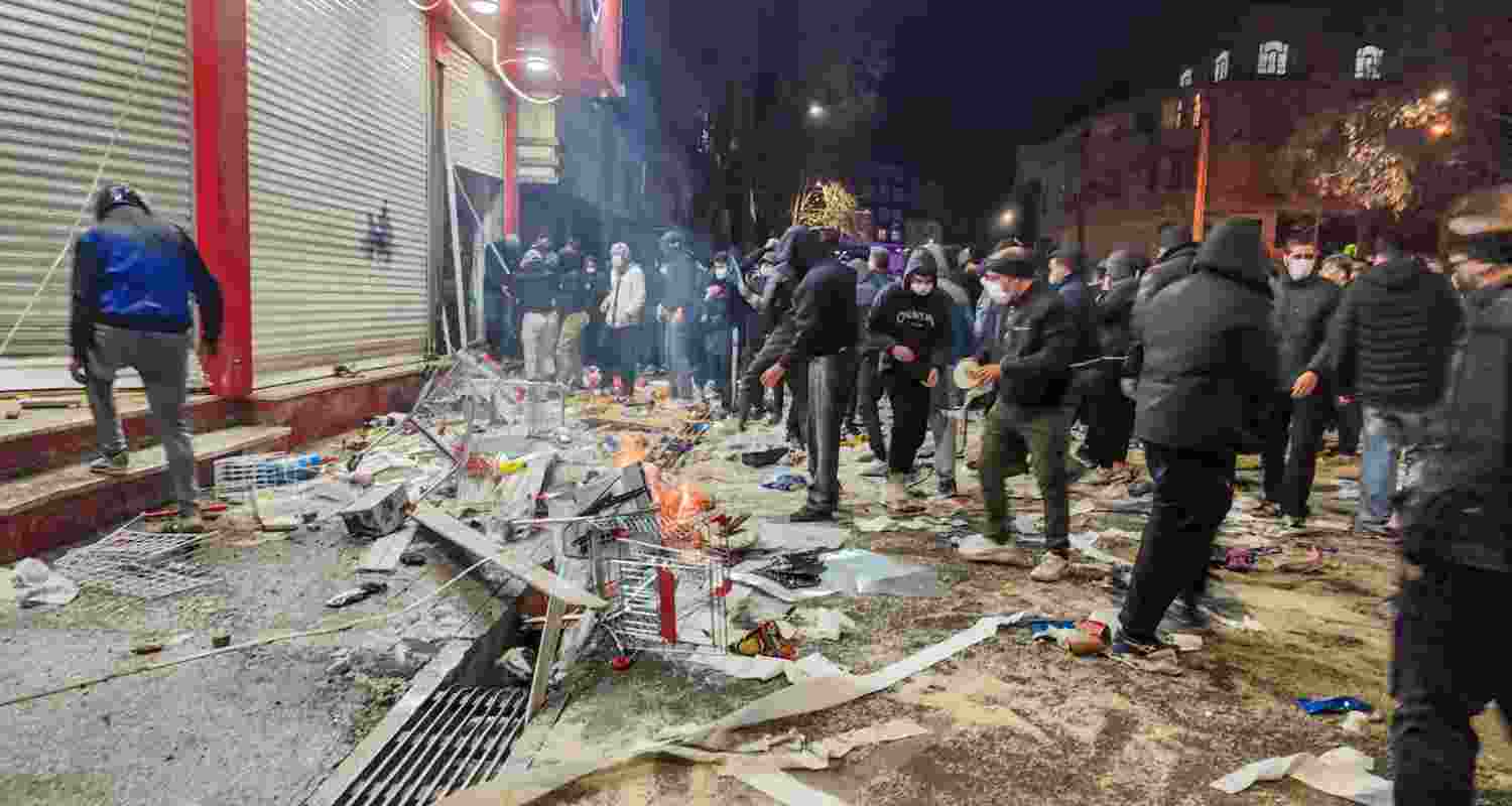 Prior to Iran’s 1979 Islamic Revolution, the rial was broadly stable, trading at around 70 to USD 1. At the time of Iran’s 2015 nuclear deal with world powers, USD 1 traded for 32,000 rials