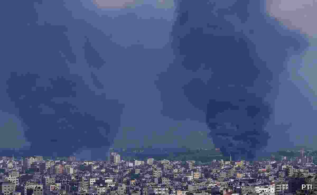 Regional and international media covering the invasion observed heavy shelling near Rafah early on Thursday