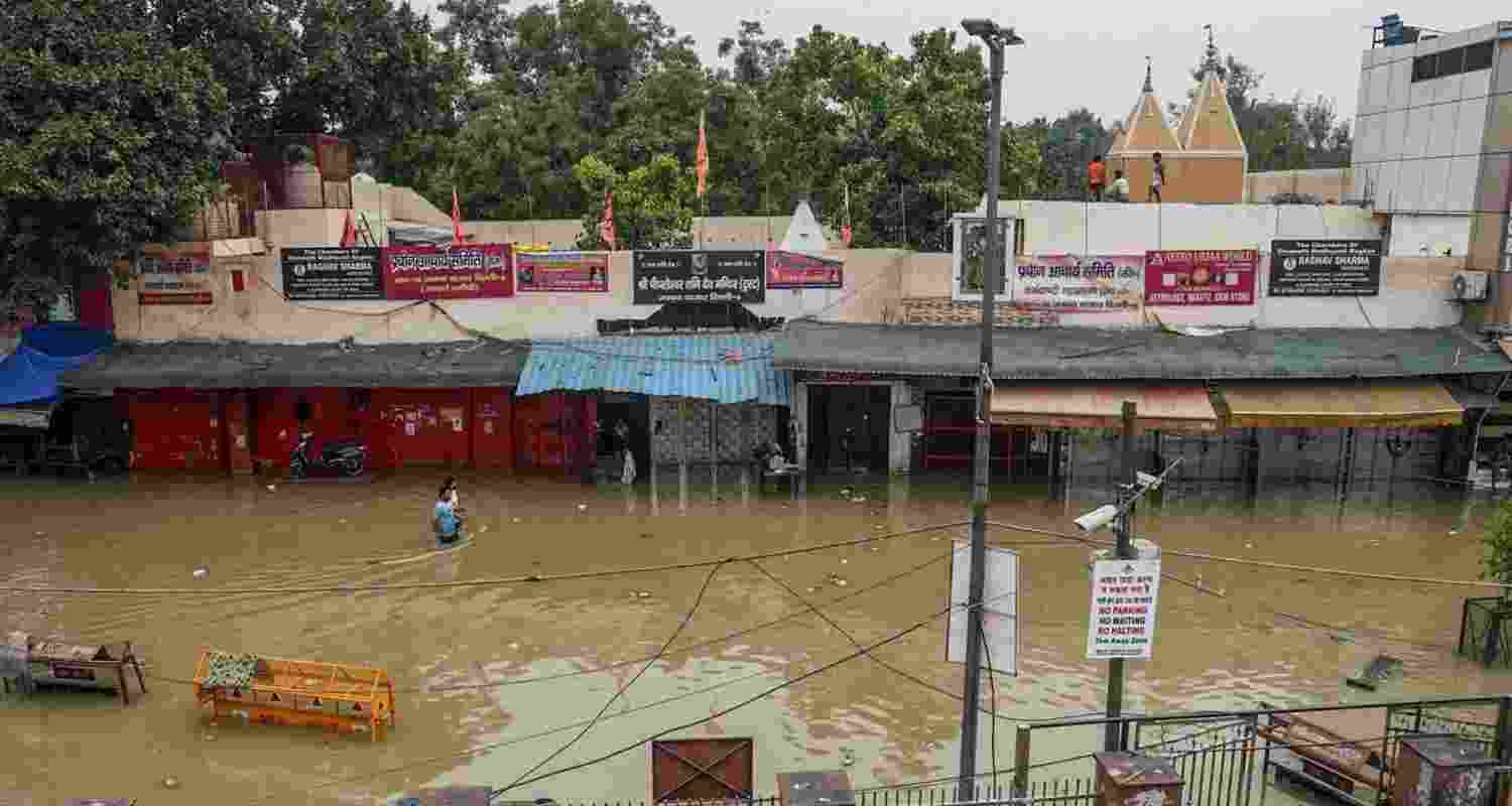 Hindon river floods Ghaziabad village, more than 55 residents rescued.