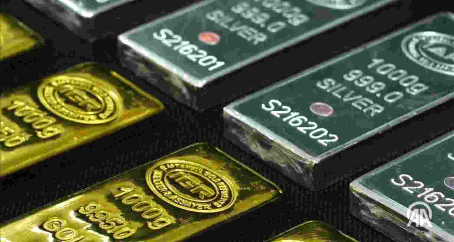 Gold and silver prices dip in early trade 