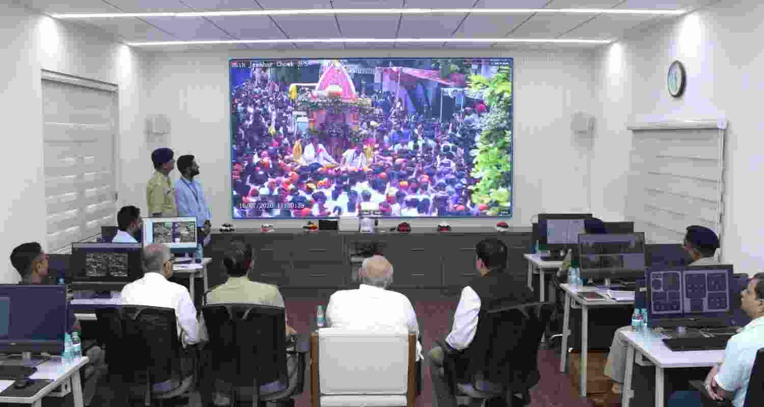Gujarat CM monitors Jagannath Rath Yatra