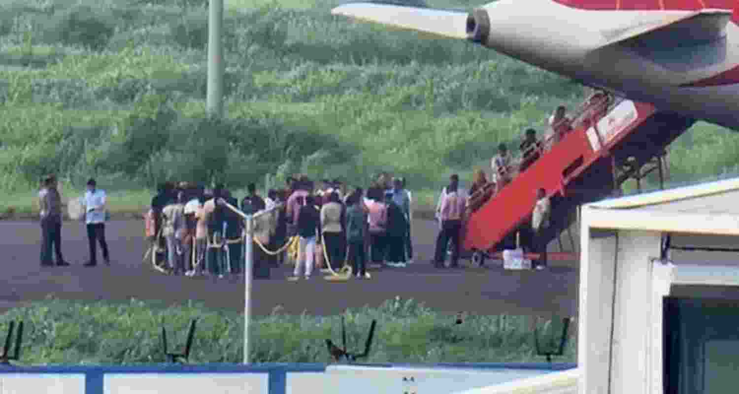 250 Bangladeshi immigrants deported to Dhaka from Gujarat