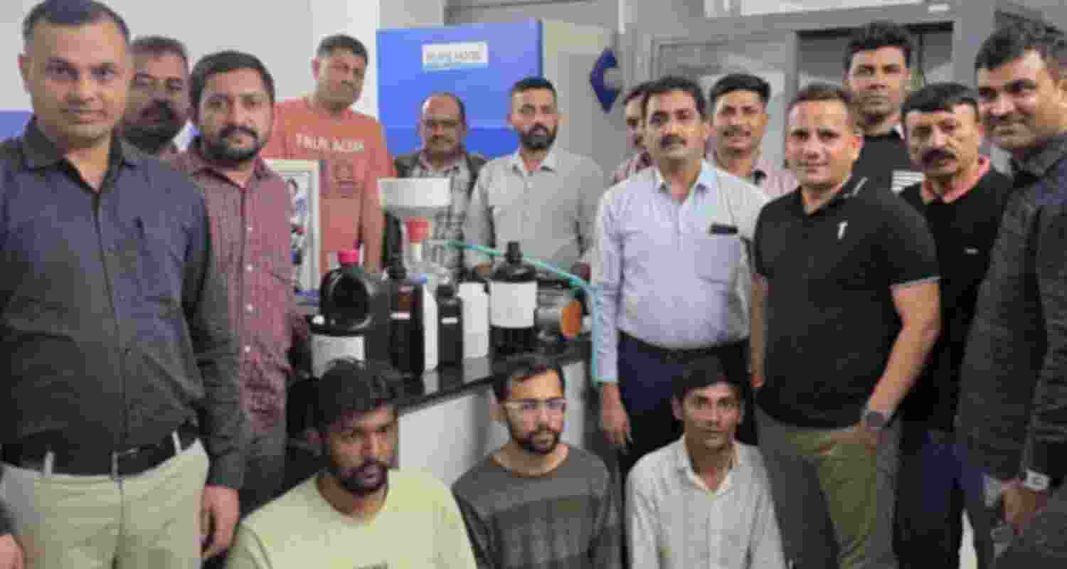 Police bust illegal MD drug lab in Surat
