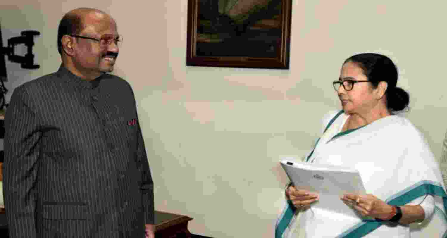 Bengal Guv praises Mamata for visionary leadership