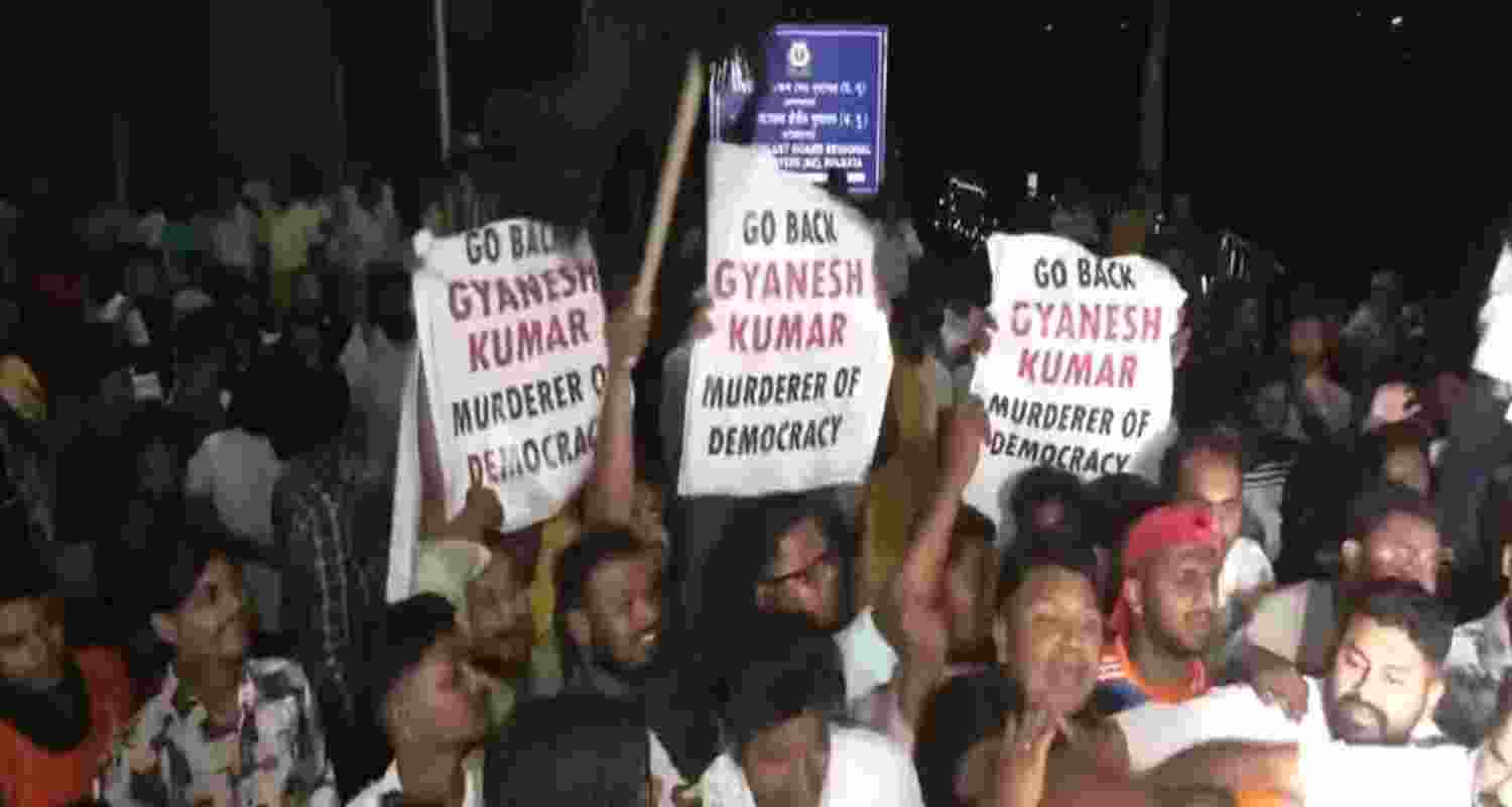 CEC Gyanesh Kumar faces ‘go back’ slogans at Kolkata Kalighat Temple