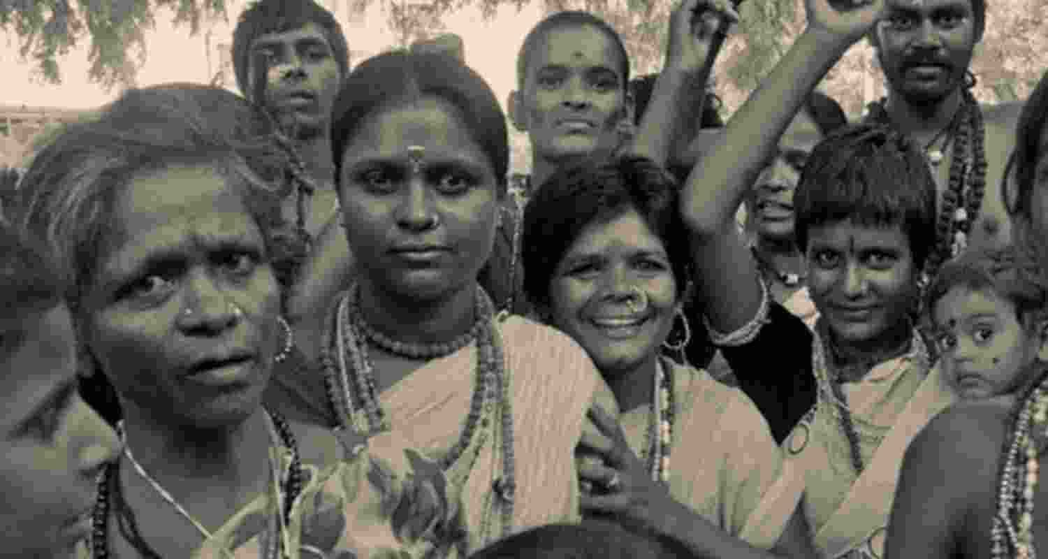 Twenty-six Hakkipikki tribe members from Karnataka released in Ghana after arrest over sale of unregistered herbs, embassy ensured return.