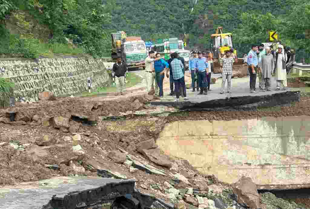 Jammu-Srinagar NH likely to be opened for traffic soon