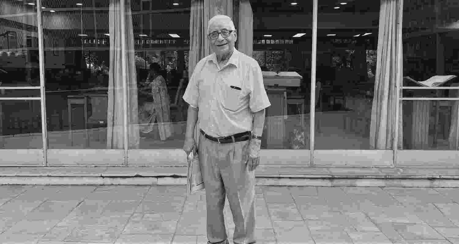 Veteran journalist and former Rajya Sabha MP HK Dua passes away at 88. The Padma Bhushan awardee edited Hindustan Times, Indian Express and The Tribune.