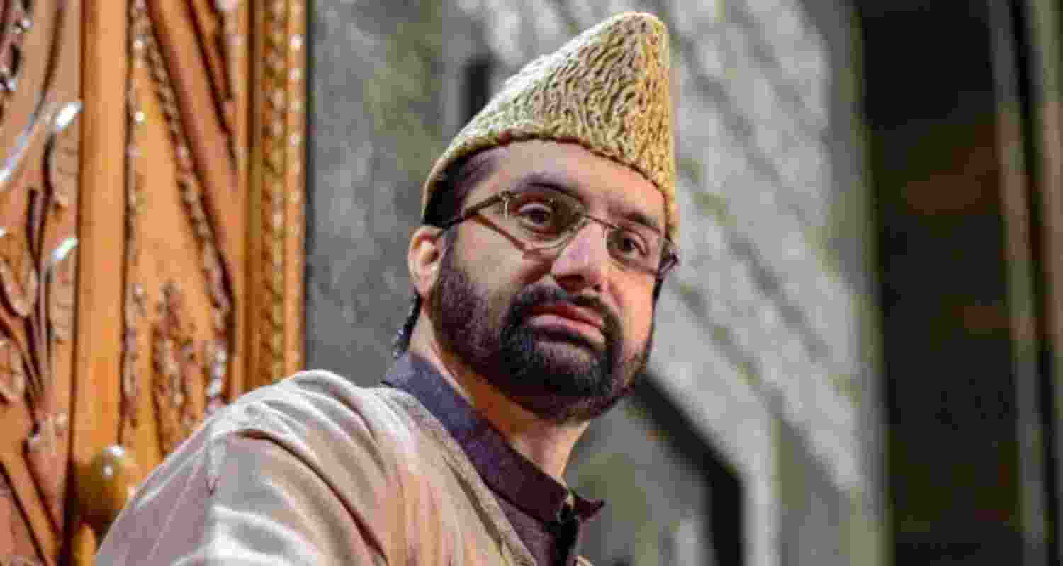 Hurriyat chief seeks withdrawal of govt staff's suspension 