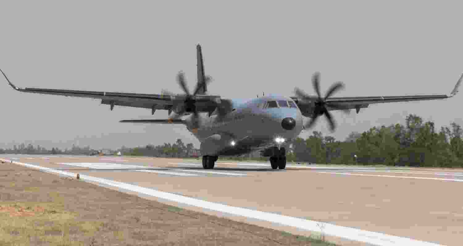 IAF conducts two-day air exercise on Purvanchal Expressway in UP’s Sultanpur; fighter jets perform drills as traffic diverted on 12-km stretch.