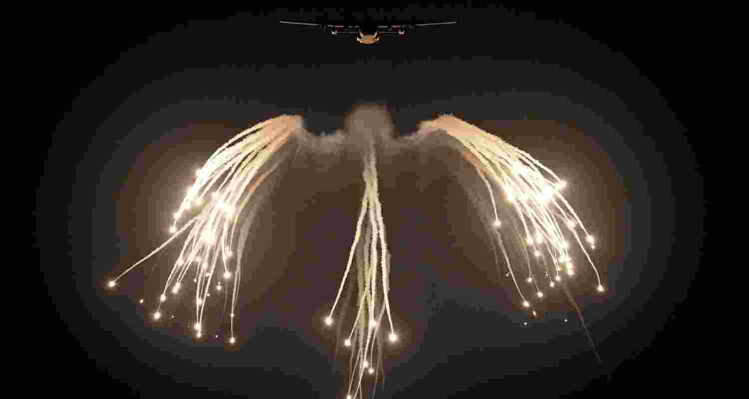 IAF airplane demonstrating aerial manoeuvrers in Pokhran.