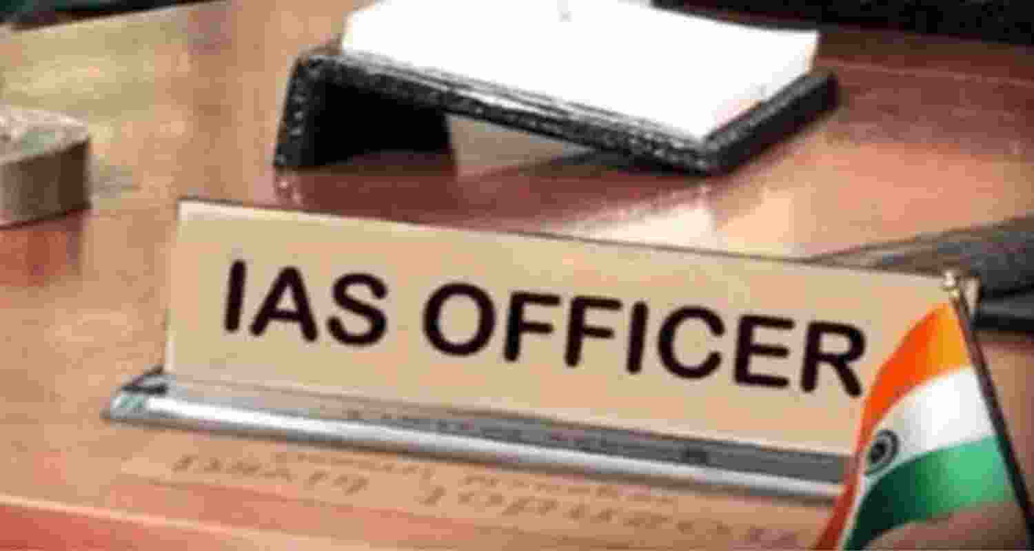 UP government transfers 33 IAS officers