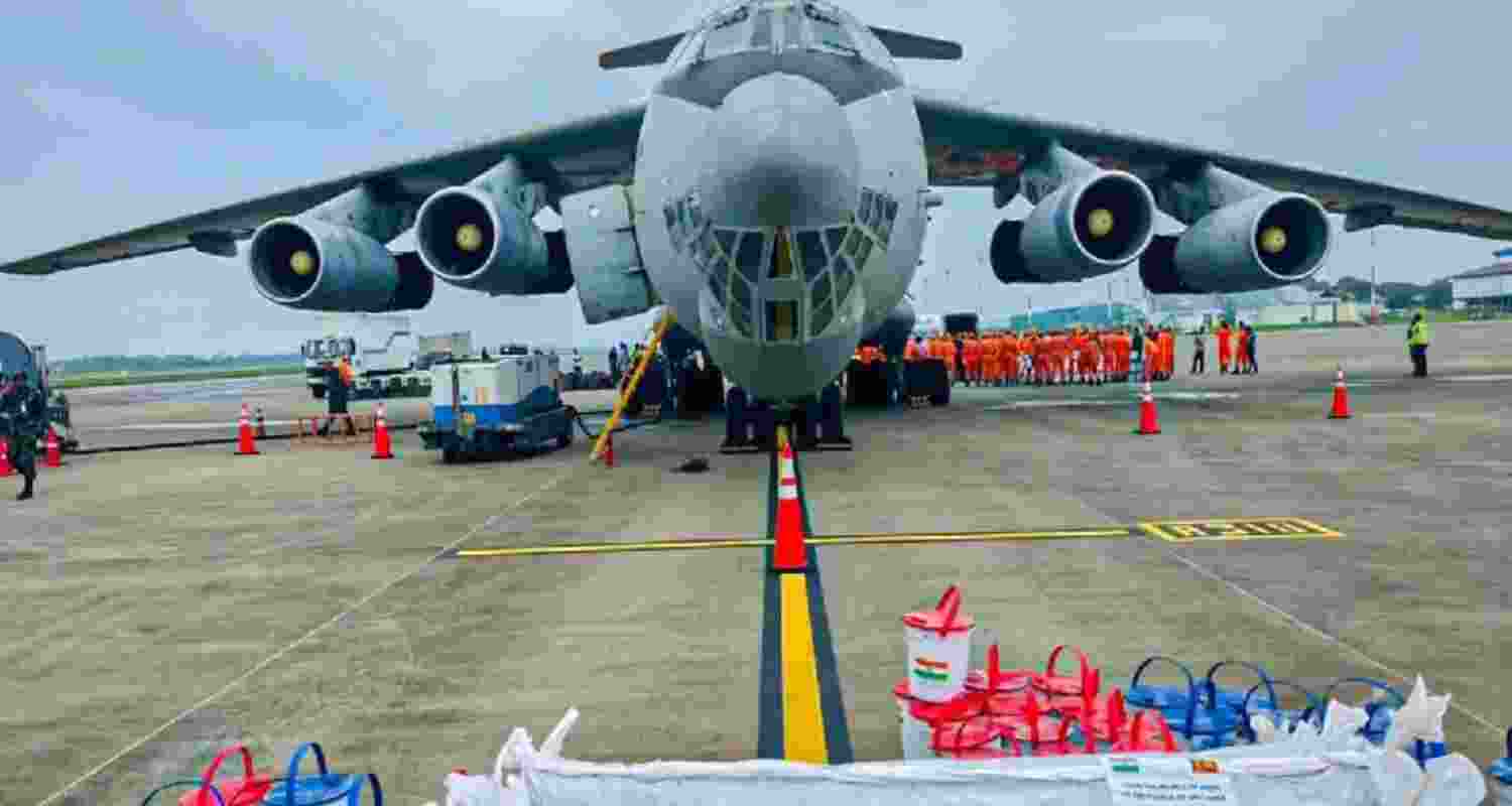 An IL-76 aircraft which reached Sri Lanka on Saturday.