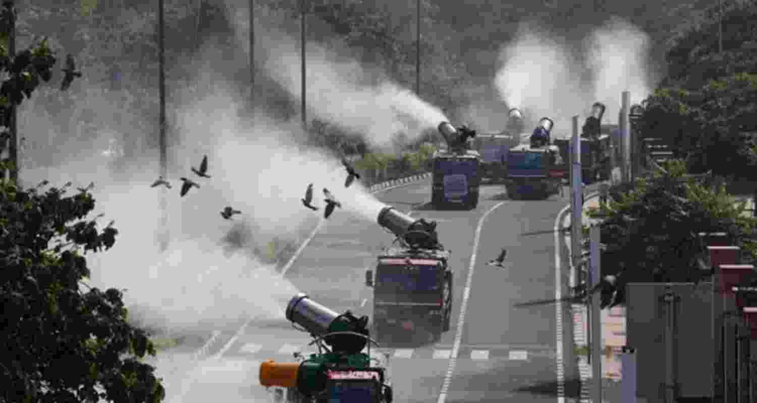 Anti-smog Guns To Curb Dust Pollution Across Delhi Areas.