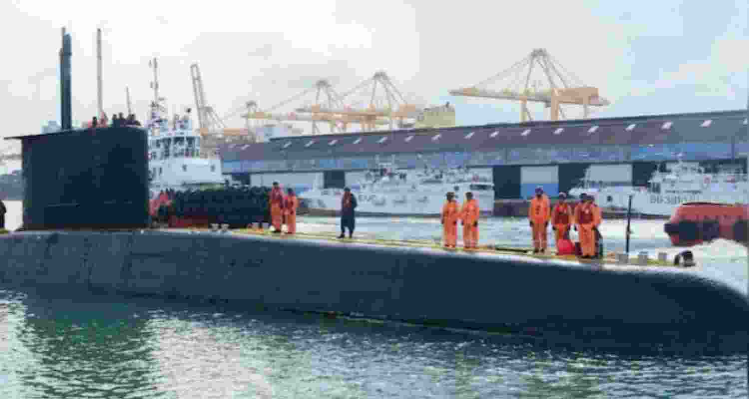 Indian submarine INS Shalki visits Sri Lanka 
