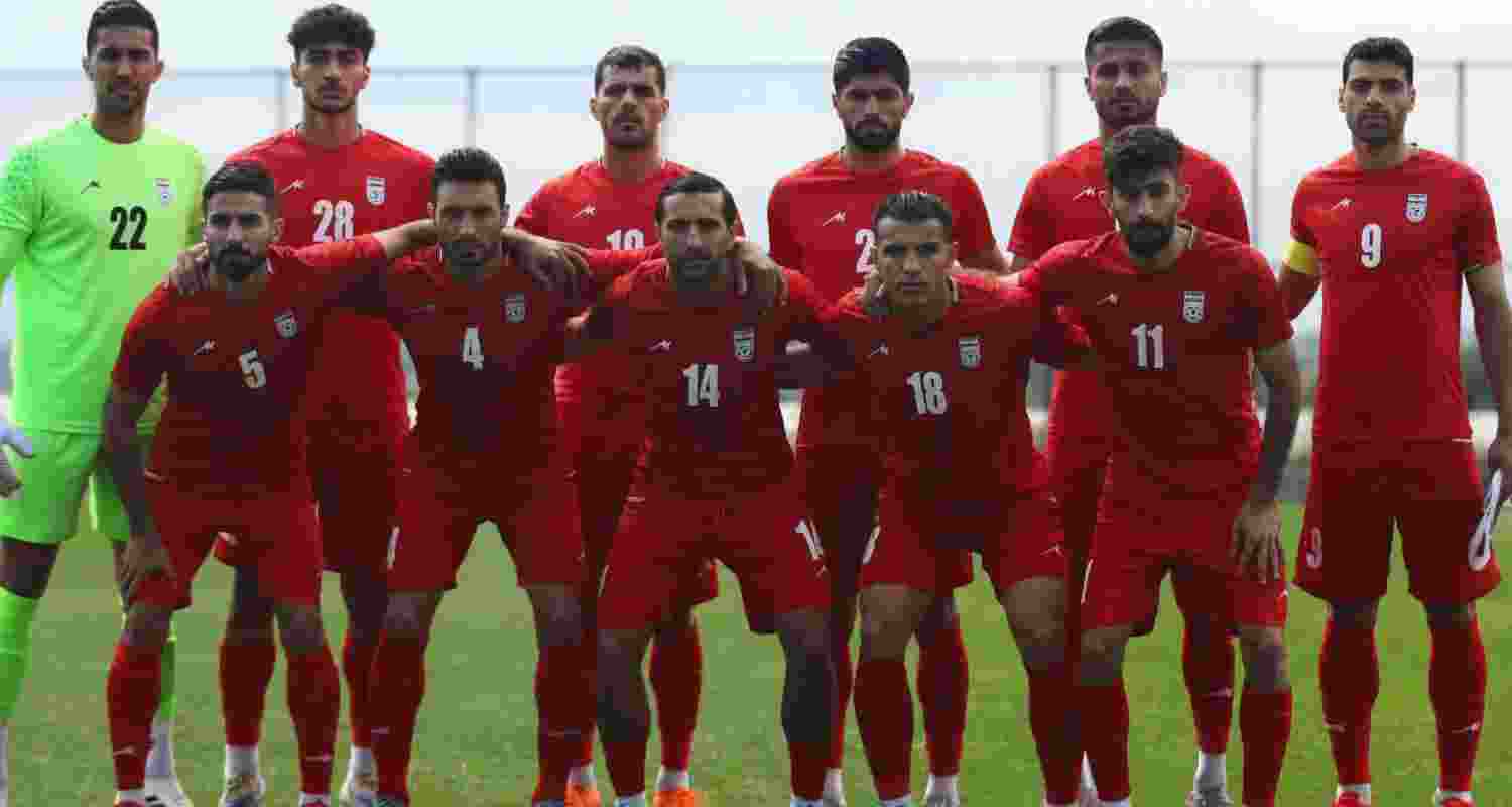 Iran’s 2026 FIFA World Cup team awaits US visas despite qualification, raising uncertainty over participation and sparking calls for Italy’s inclusion.