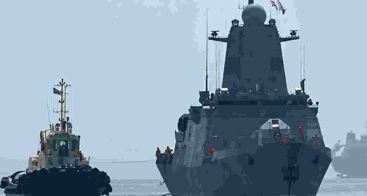 Iran and Oman are close to a Strait of Hormuz shipping deal as Trump backs diplomacy, Houthi attacks hit tankers and oil prices decline.