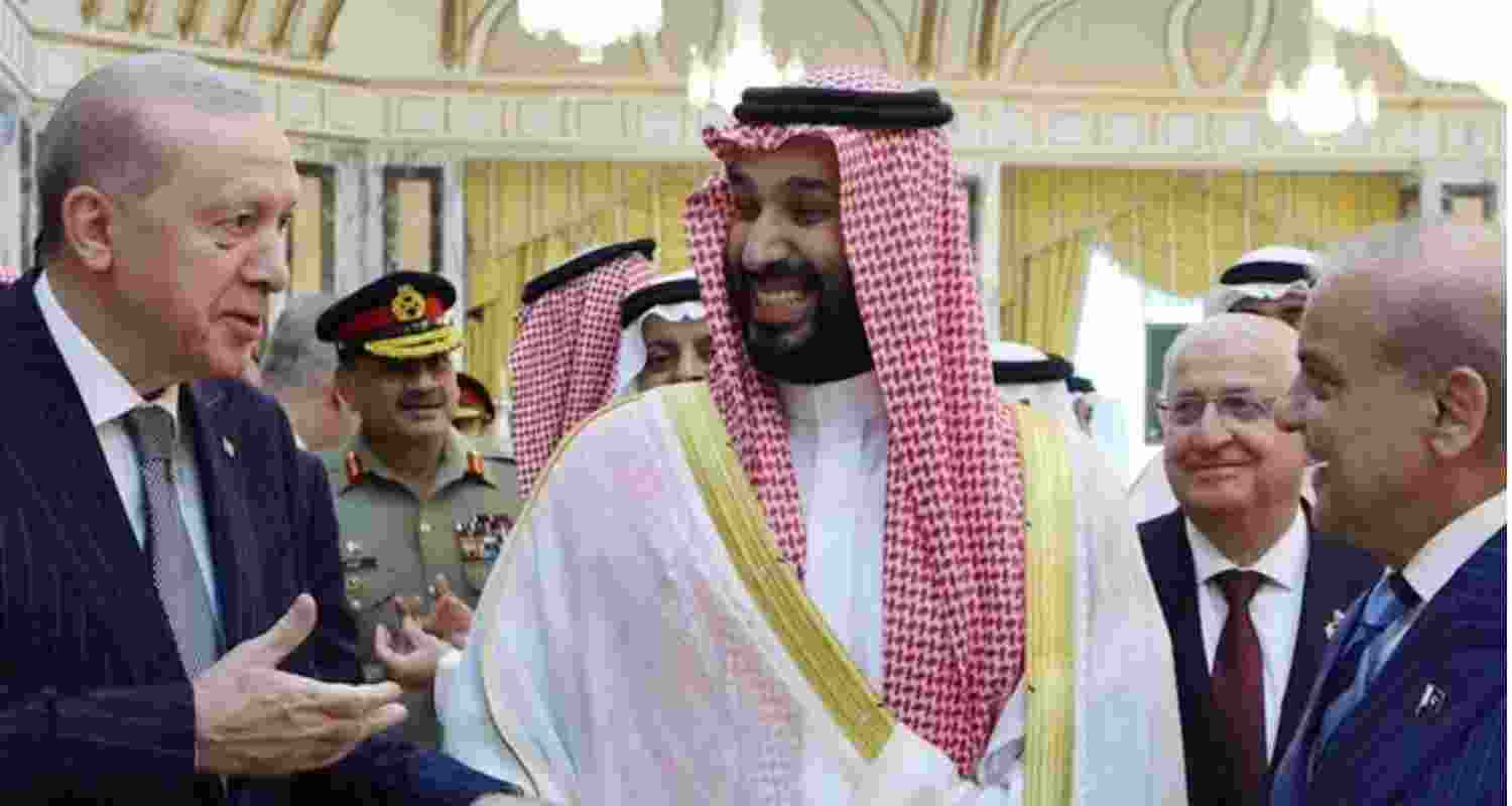 US positive on peace talks as Mecca defence pact sealed