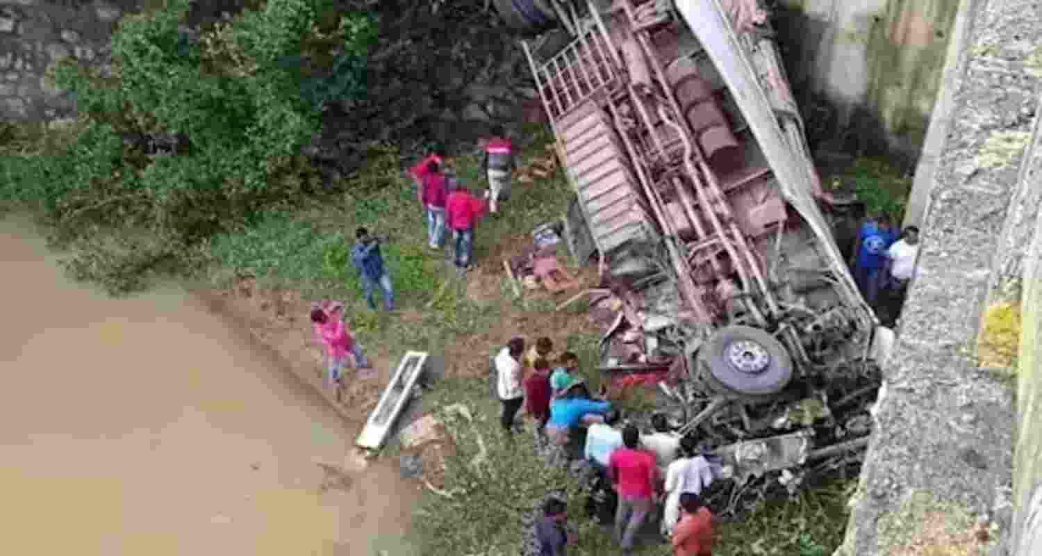 24 injured as bus overturns in Jharkhand's Palamu