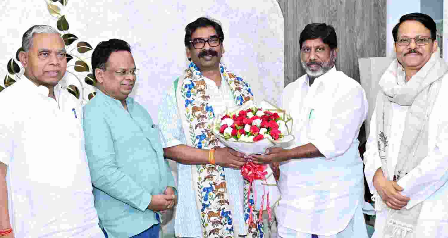 Congress presses JMM for one Jharkhand Rajya Sabha seat as talks with CM Hemant Soren intensify ahead of the June 18 elections.