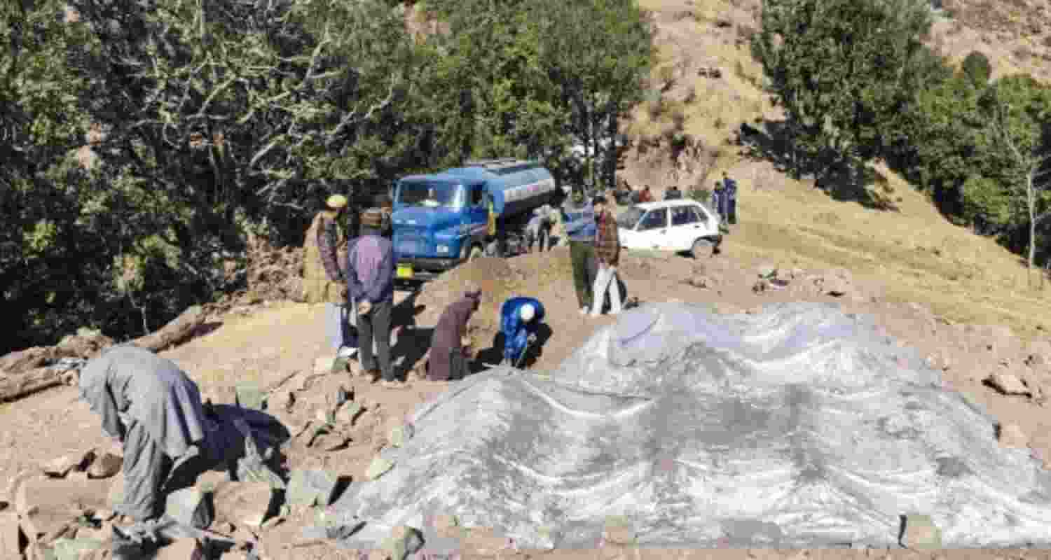 Grave being dug for the victim in Baddal village of Rajouri district. 