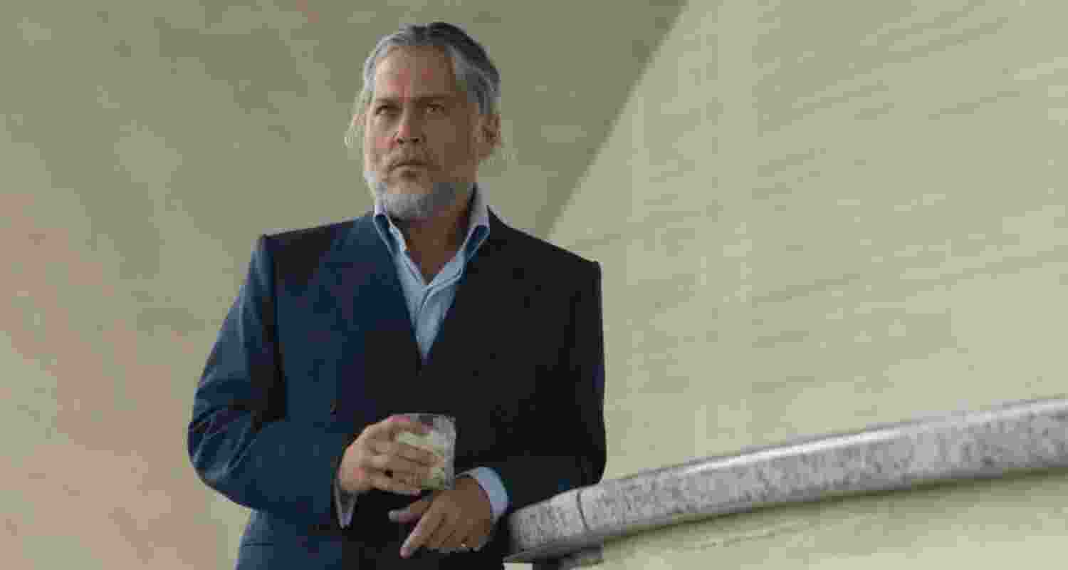 Johnny Depp returns to Hollywood as ‘Day Drinker’ starts filming; Lionsgate drops first look at thriller co-starring Penélope Cruz and Madelyn Cline.