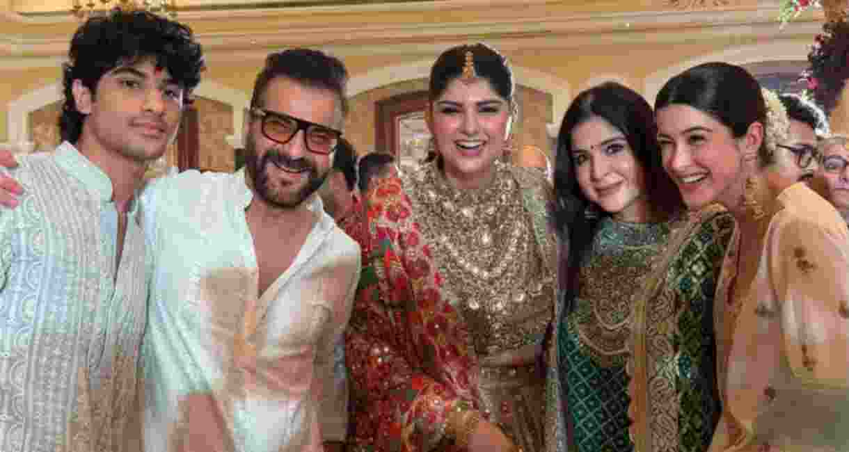 The pictures showed how radiant Anshula looked in a lehenga that had embroidery of gold and beige colours. 