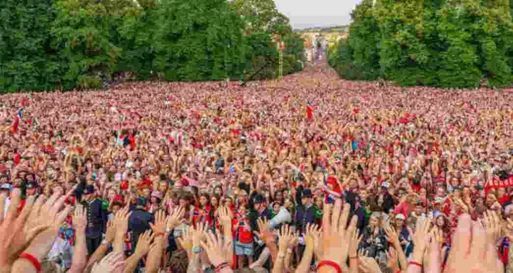 Hero's welcome for Norway team despite QF exit