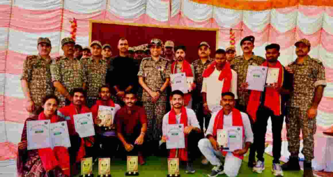 Commanding Officer of the 27 ITBP battalion Vivek Kumar Pandey and district Superintendent of Police YP Singh honoured the achievers during a public event in Aundhi.