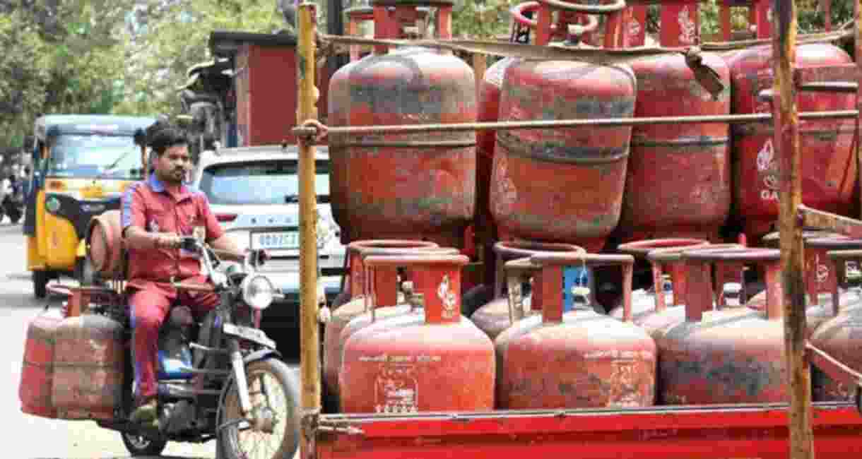 IRCTC urges caterers to use induction, microwave amid LPG crisis