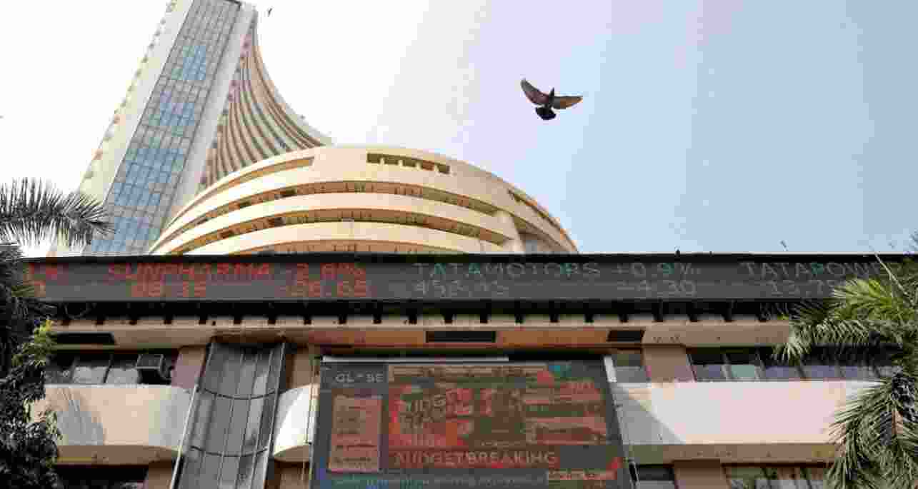 Sensex, Nifty open flat despite strong Q3 outlook