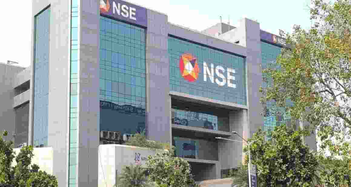 Sensex gains 400 pts, Nifty climbs 138 pts in early trade