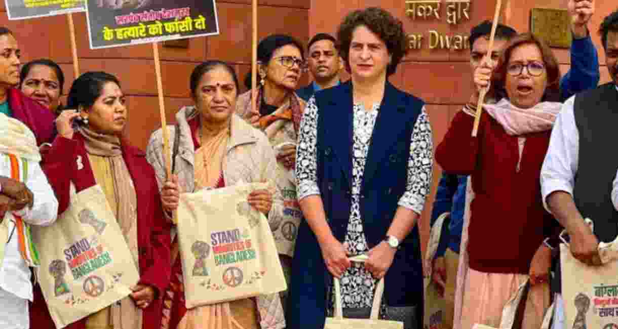 Priyanka, Cong MPs protest with handbags over B'desh crisis