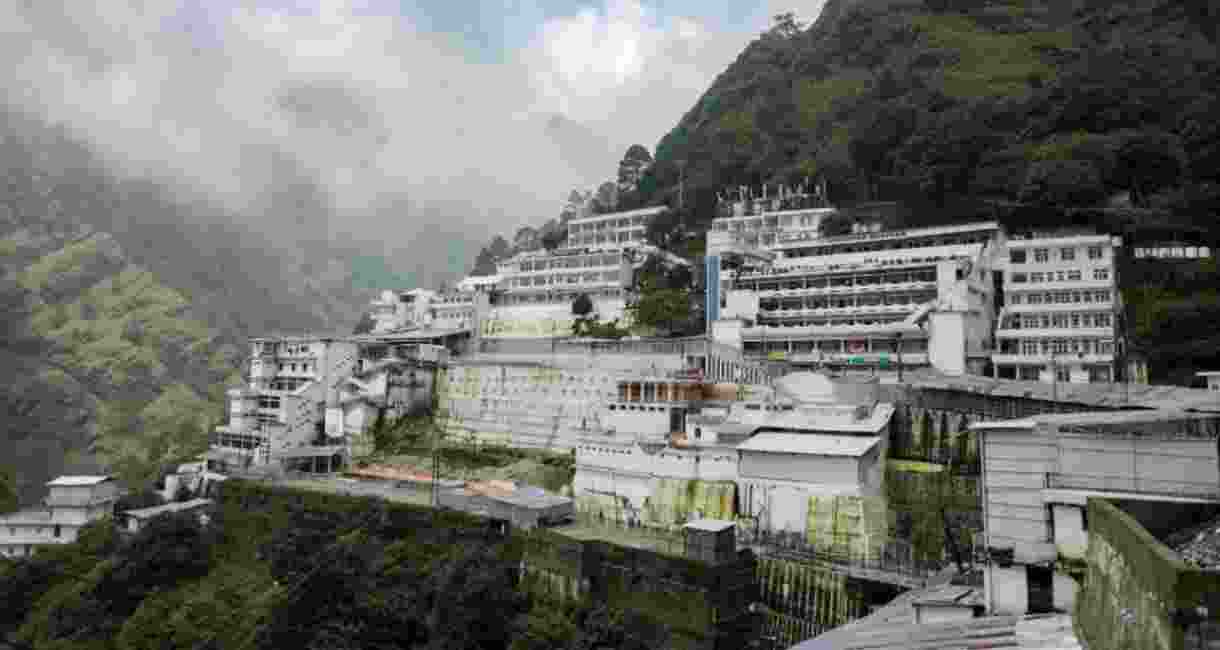 Navratri: Lakhs of pilgrims throng Vaishno Devi shrine 