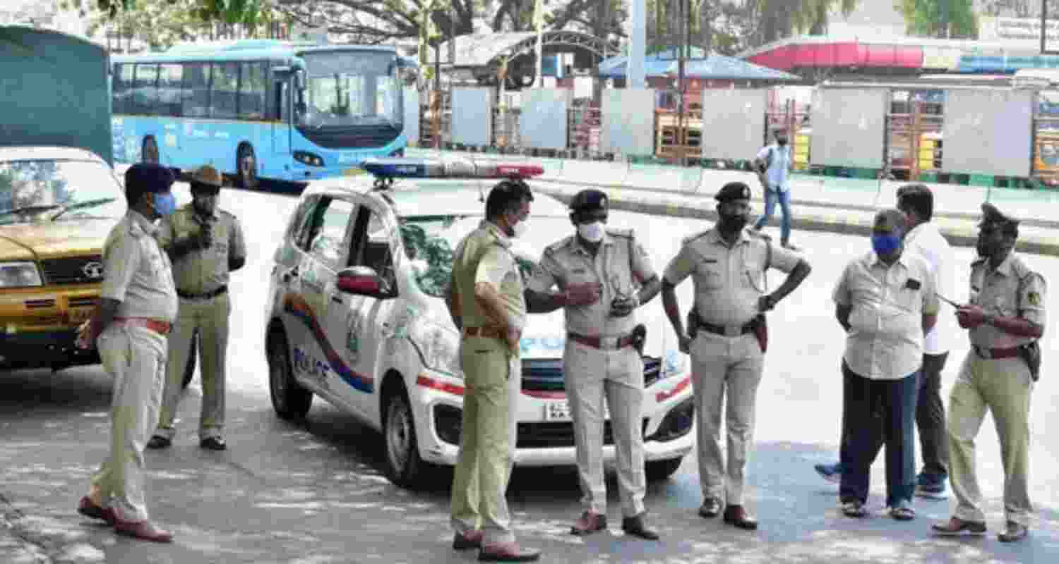 Karnataka Police arrested 10 people for allegedly assaulting GBA officials during a footpath clearance drive near Shivajinagar Bus Stand in Bengaluru.