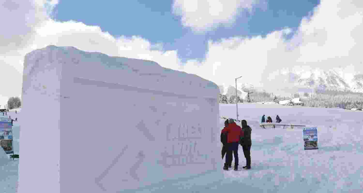 Preparations for the fifth edition of the Khelo India Winter Games begin in Gulmarg. 