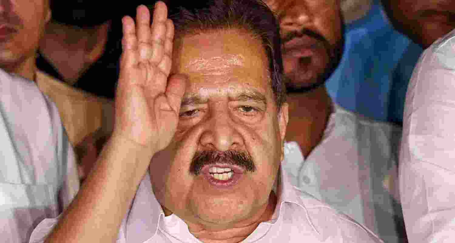 Congress alleges ₹700 crore scam in Kerala cooperative software project, targeting govt over tender changes ahead of Assembly polls.