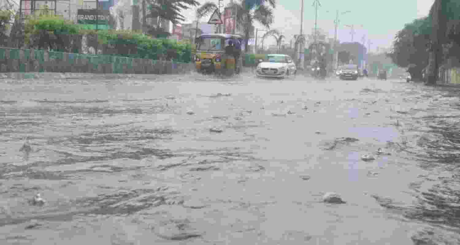 Heavy rain continued to batter the high-range areas of several districts in Kerala on Sunday and many low-lying regions experienced flooding.