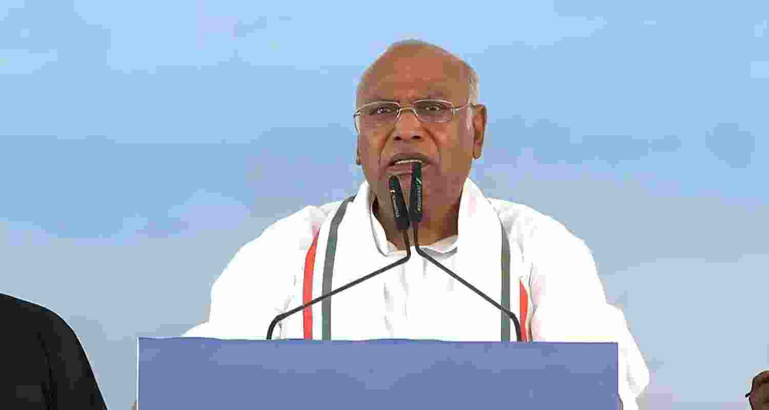 Congress President Mallikarjun Kharge addressing the 'Samvidhan Bachao' rally in Jaipur.