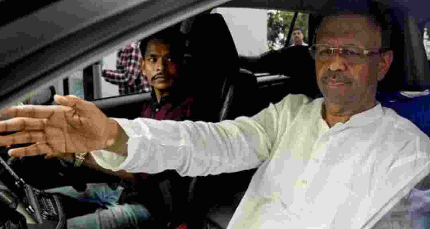 A complaint seeks an FIR against Firhad Hakim over the Taratala warehouse collapse as the death toll rises to 17 and political pressure mounts.