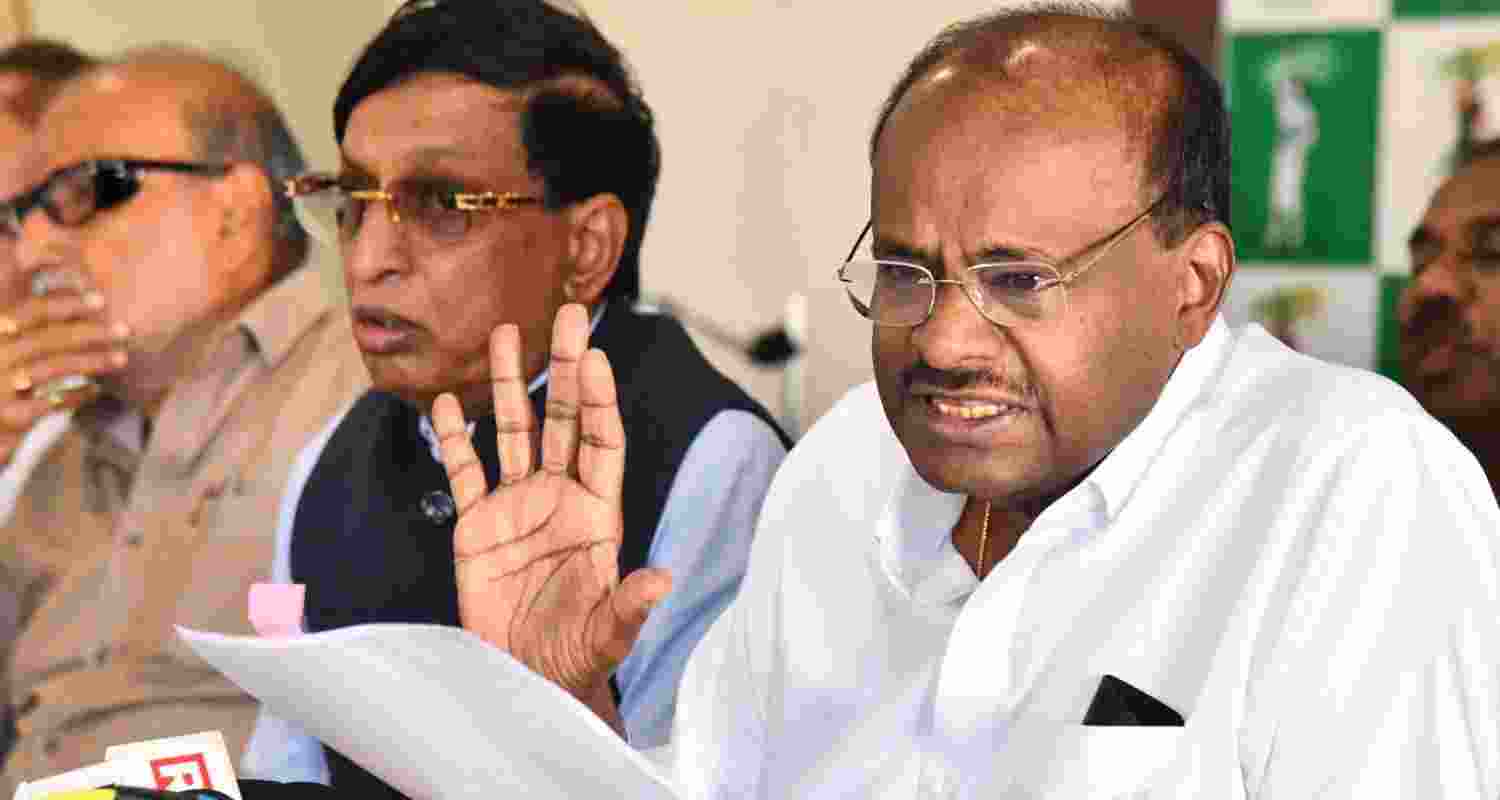 Cong unveils HMT land dossier, alleges transfers under BJP rule