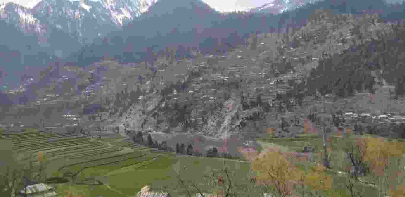 Local media quoting reliable sources said the infiltration attempt was foiled in the Tangdhar area when Army personnel at the LoC spotted the men and confronted them early in the morning on Tuesday. 