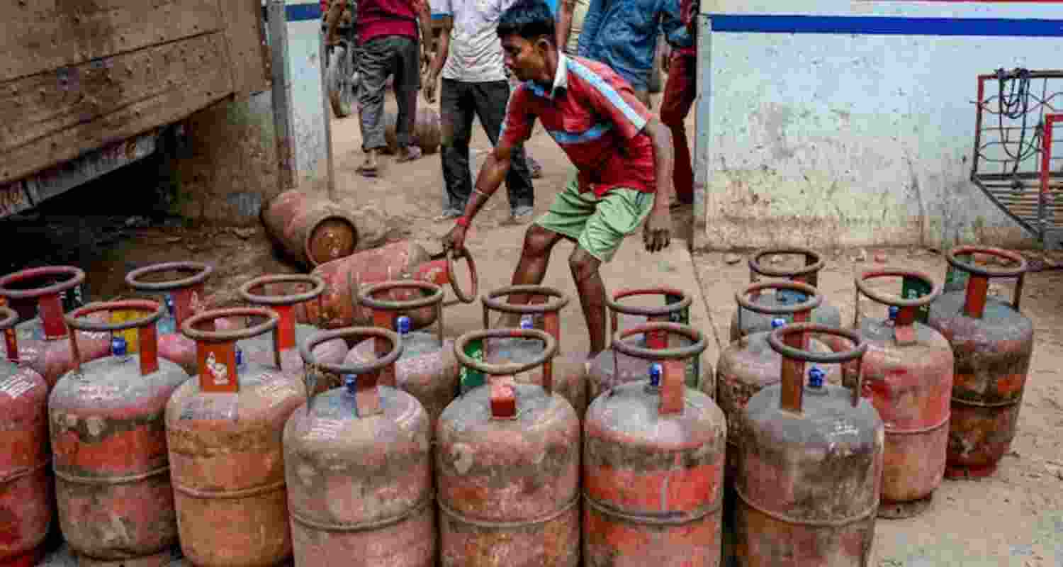 Ludhiana admn steps in to aid migrant workers amid LPG crisis