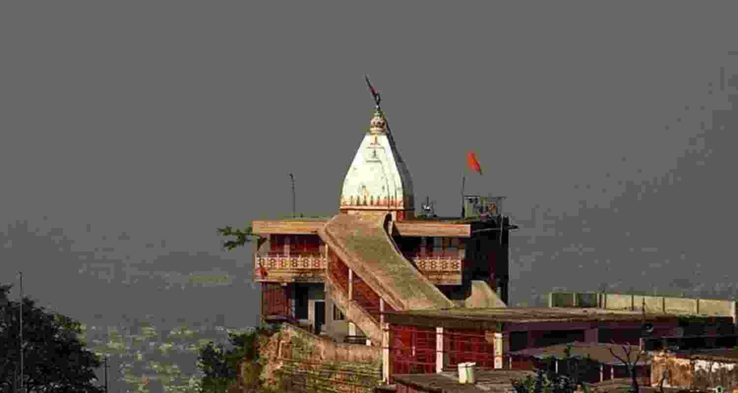 SC asks U'khand HC to decide over Haridwar temple receiver plea