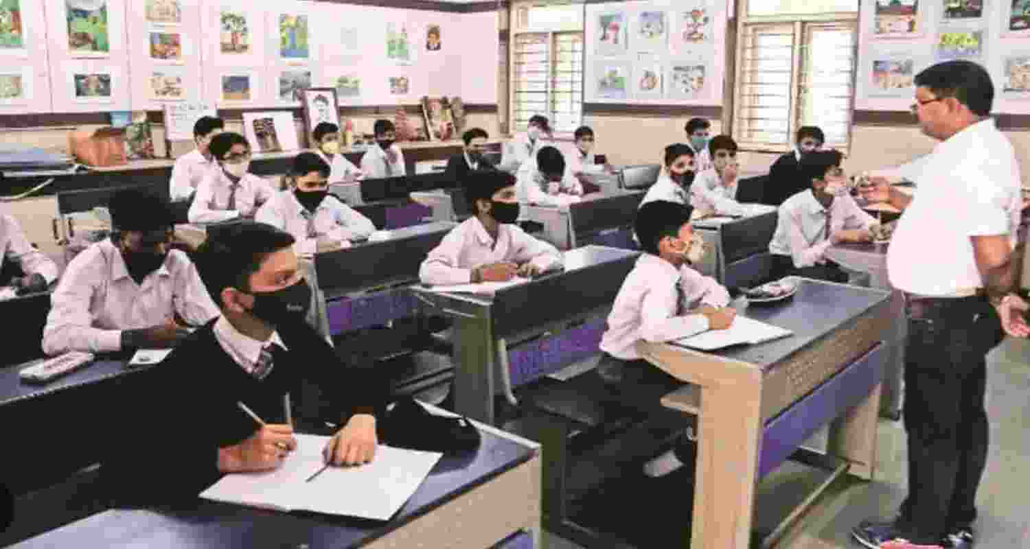 Maharashtra introduces NEP, makes Hindi mandatory in schools Maharashtra introduces NEP, makes Hindi mandatory in schools