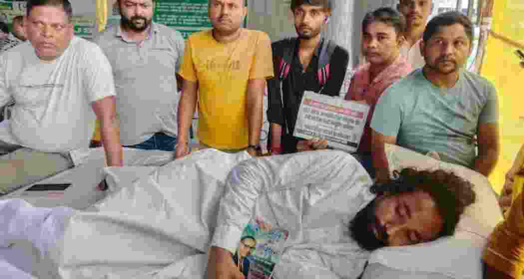 Student leader Devendra Nath Mahto on an indefinite hunger strike as supporters gather around him during the ongoing protest over alleged JPSC and JSSC exam irregularities in Ranchi.