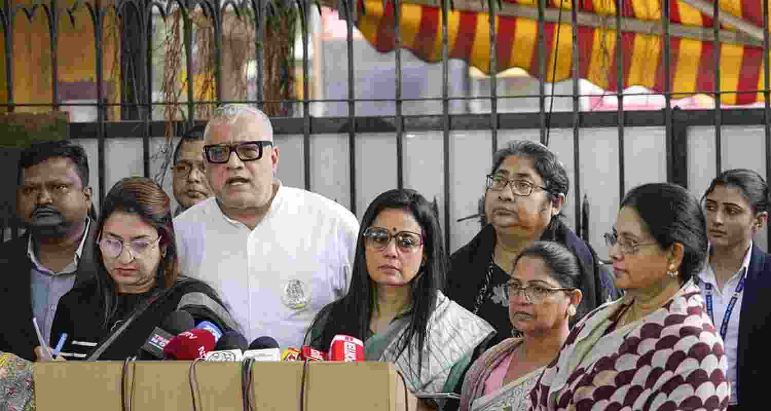 The 10-member delegation, led by TMC Rajya Sabha leader Derek O'Brien, met the EC officials amid the ongoing SIR in the state. 