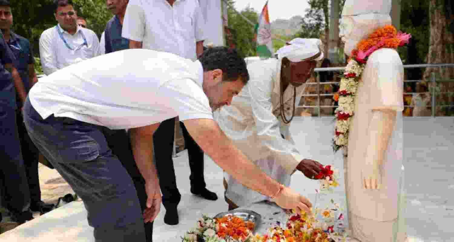 Congress leader Rahul Gandhi paying homage to "Mountain Man" Dashrath Manjhi in Gaya on Friday.