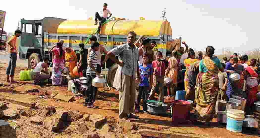 According to the administration, agencies have been assigned to ferry water to 1,193 villages and 455 hamlets through 1,758 tankers.