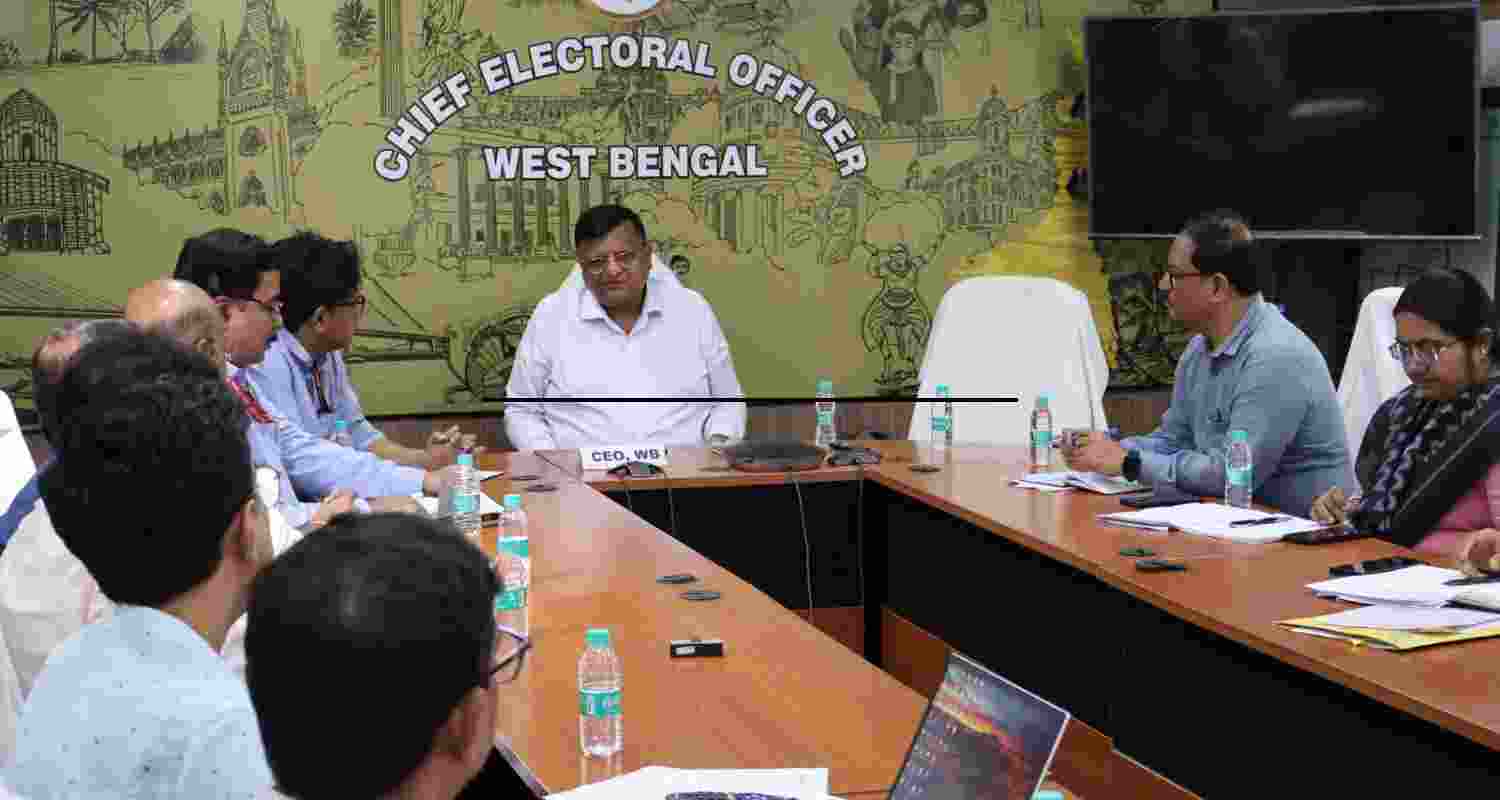 CEO West Bengal along with Addl CEO, Dy CEOs conducting a meeting with Chief PMG of West Bengal circle & Managing Director of Saraswaty Press Ltd regarding printing and delivery of EPIC within 15 days from the date of generation.
